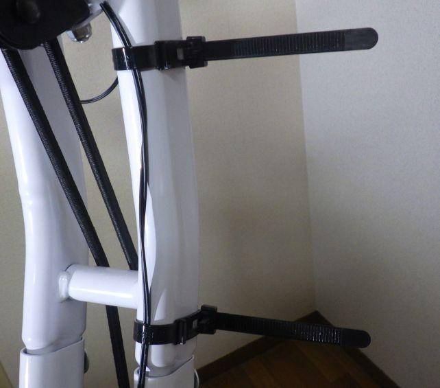 当たらないようにタイラップで対処