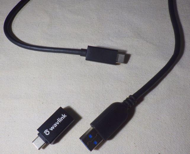 ケーブルは片方Type-C、もう一方がType-Aだが...