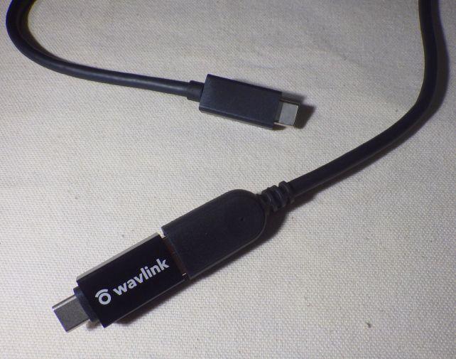 付属の変換アダプタで両方Type-Cとなる