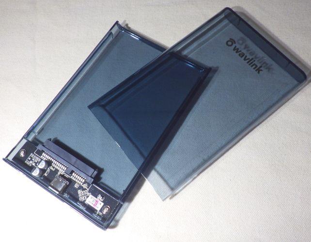 外し方は今までと同じ。ちなみにブレ防止スポンジは付属しない。