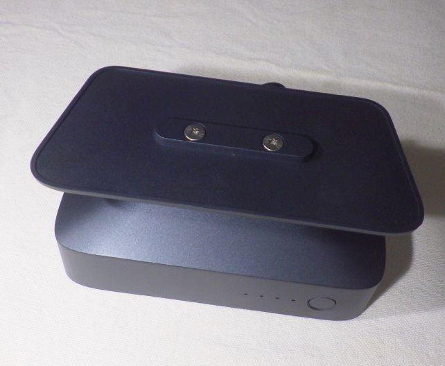 純正の(バッテリーなし)スタンドに比べ厚いベース部分がバッテリー