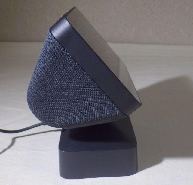 一番上向き。床に置いたEcho Sow 5を立ったまま確認可能