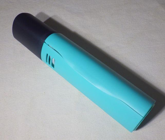 ほとんど中身は見えないので、携帯用歯磨きセットとは思えない