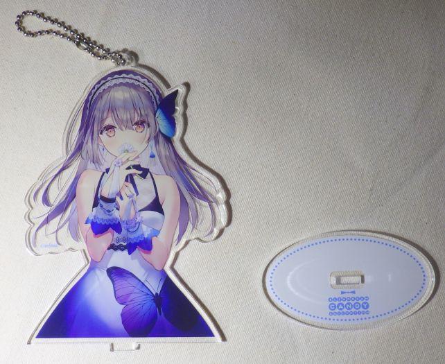 台座小さめだけれど、けっこう安定度高い