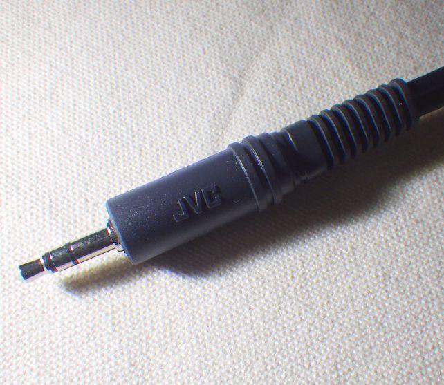 上位機種と異なり、金メッキはされていない