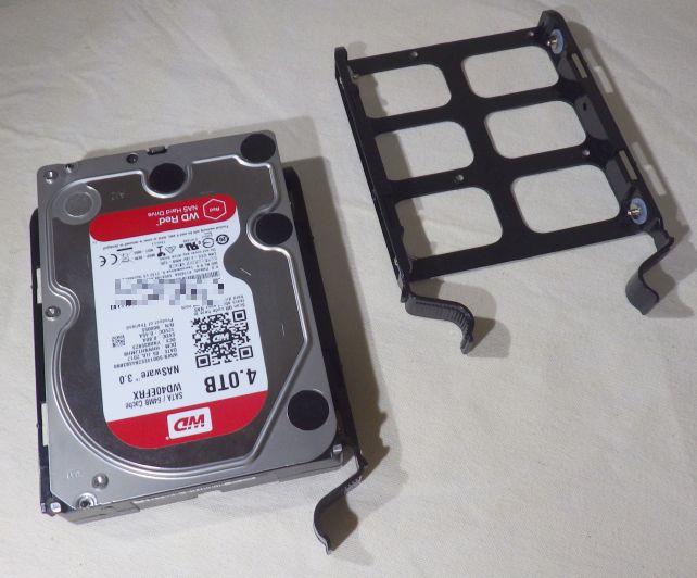 このトレーが引き出せさえすれば....(右側新品)