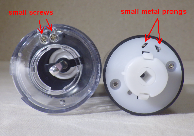 「small screws」と「small metal prongs」はこれ!閉めるときにはここを合わせる。