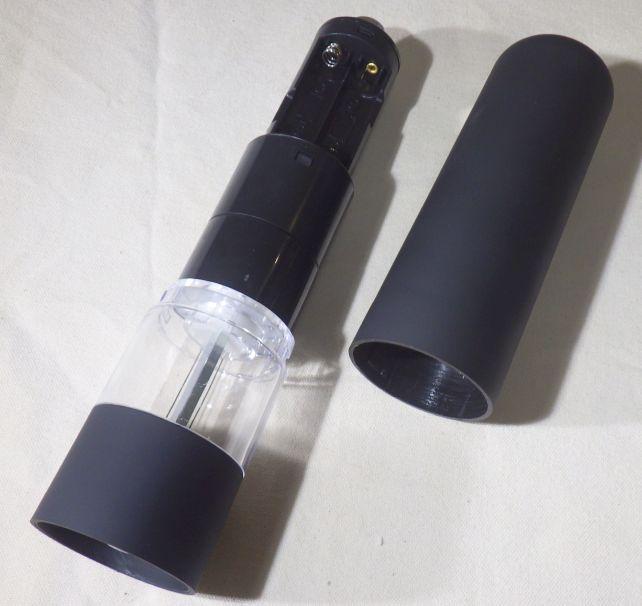 このカバーは、ひねってから引き抜く