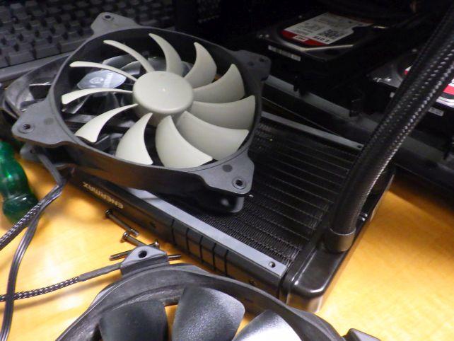 PCケースのフロントファンを移植