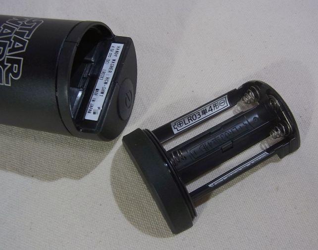 電源は単四乾電池3本