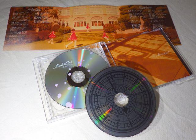 クラシカルな時計がデザインされたCD盤がステキ