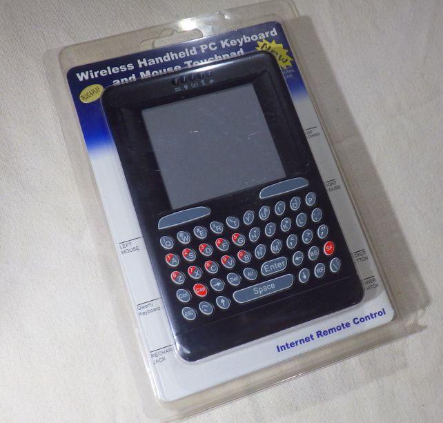 隅から隅まで探しても型番はない....