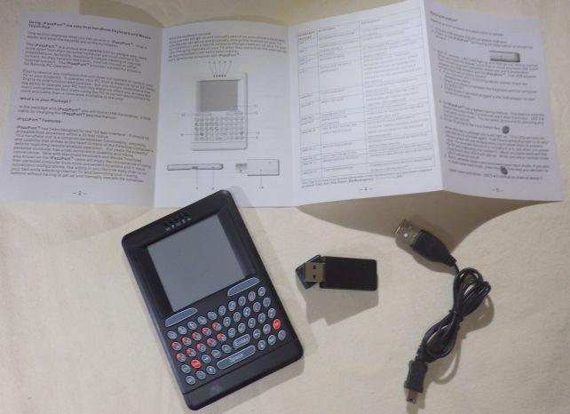 充電ケーブルは「mini」USB形式なので、要注意