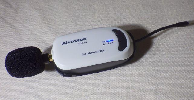 マイクはどちらかを選んでつける