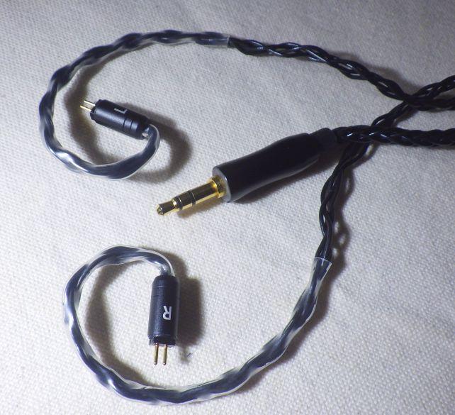 オヤイデの金メッキプラグと、8芯のOCCケーブル