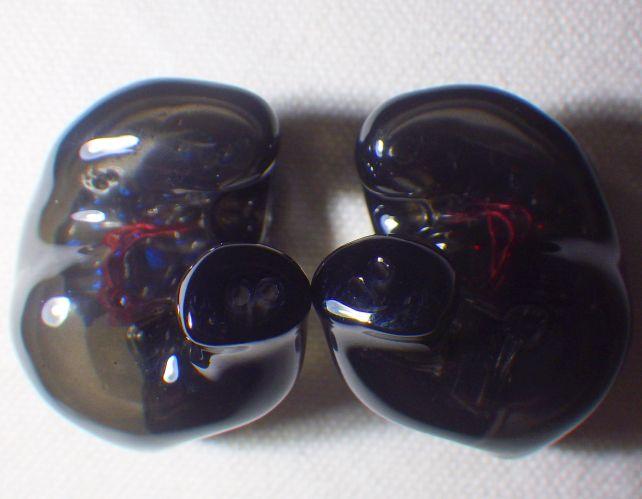 シェルは透ける黒なので、内部配線もよく見える