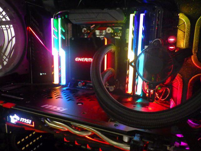 ふむ、あきらかにハデだw