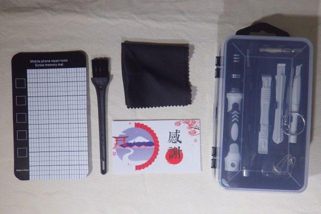 ナゾの感謝カードとケースに入りきらないクロスや磁気シート