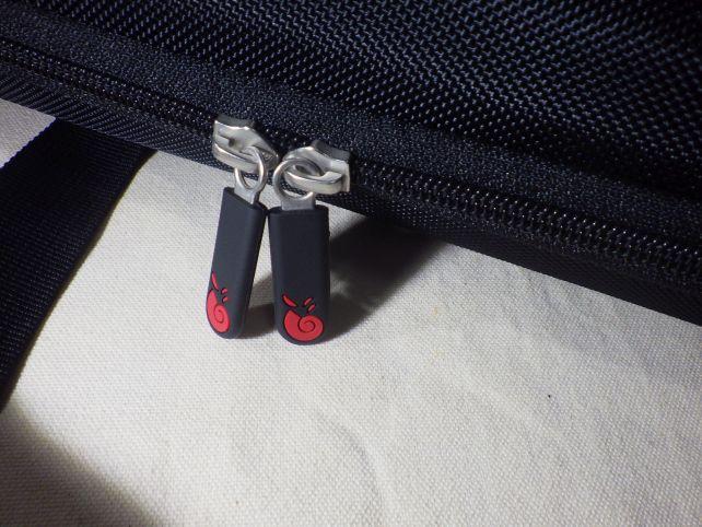 このファスナーのゴムは滑りづらい