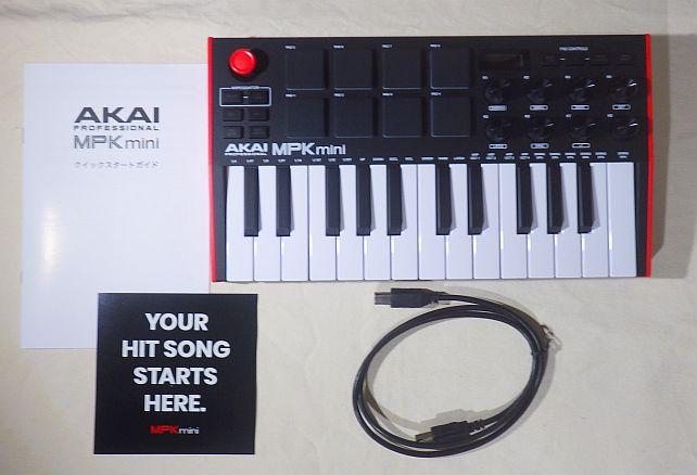 中身は本体、USBケーブル、クイックスタートガイド