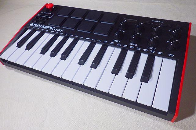 2オクターブのミニ鍵盤装備