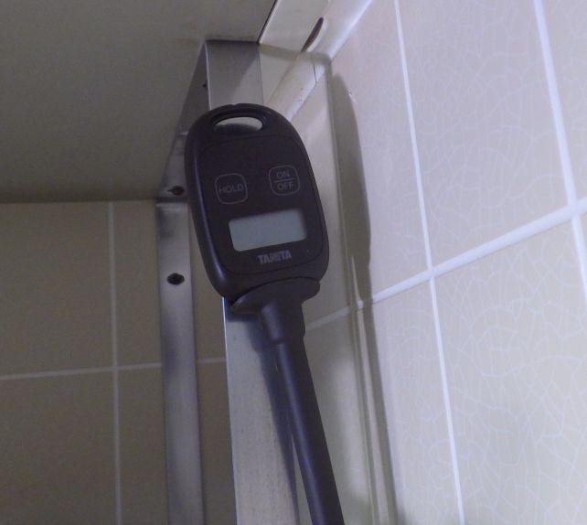 マグネットで冷蔵庫や金属製の棚に、つけておくことも可能