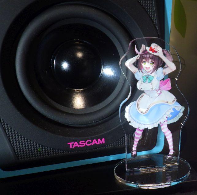 クリアファイルと比べてアクリルスタンドは場所とるから...と思っていたが、このサイズなら