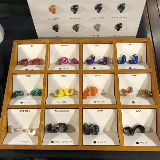 用意されるカラーには透過色はない。シェイプは、下がC型、上がD型。