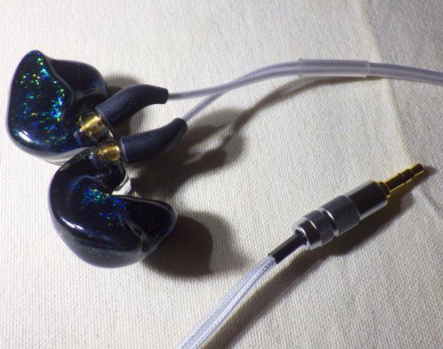 本体にケーブルを付け目とこんな感じ