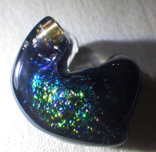 ラメ入りのグリーンがいい感じ(IE-C2なので見本より太い)