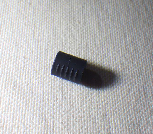 こういう感じのもの。小さなゴムチューブ。