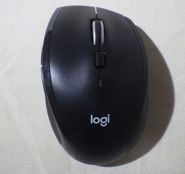 社名が白文字なのが、若干、安っぽいが...