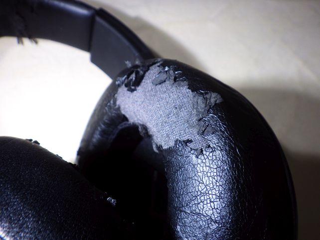 イヤーパッドもイイカゲンボロボロだが....