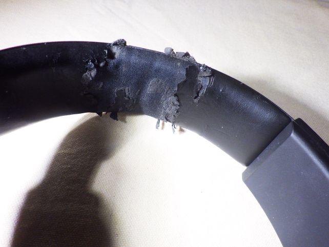 ヘッドバンドもボロボロで、使用後髪の毛にカスがつくのが...