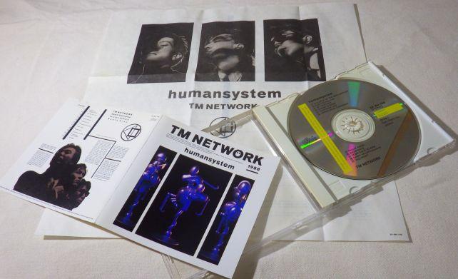 アナログ⇒そしの過渡期に見られたLPサイズの歌詞カードが懐かしい