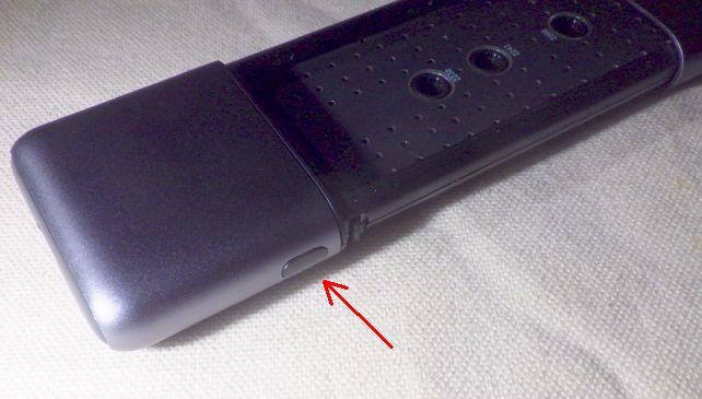 ケースを開けるのはこのボタンを押してスライド