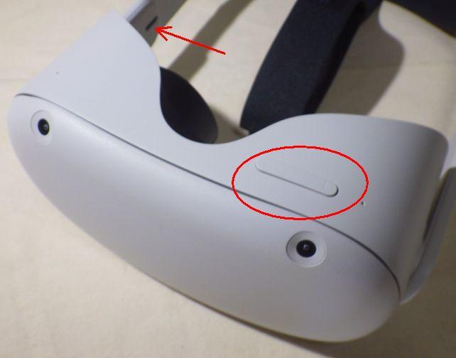 ゴーグル下側に音量調節(矢印はスピーカースリット)