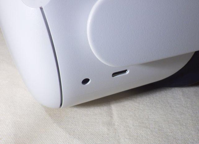 イヤホンジャックと、充/給電・PC Link用USB-Cポート