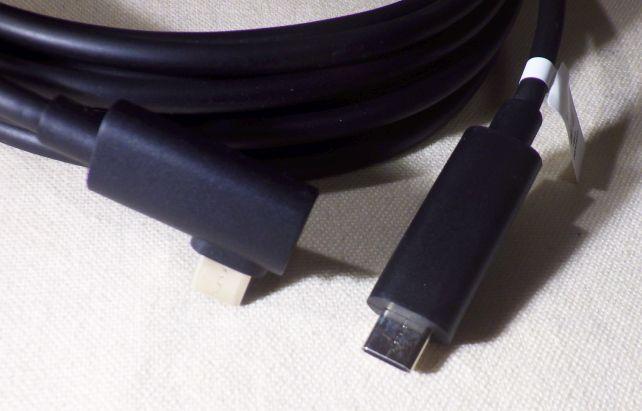 片側L字、逆側ストレート(I字)のUSB-Cケーブル