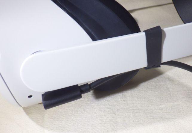 Linkケーブルを束ねていたケーブルタイは、ケーブルをQuest 2本体に固定する時に使える