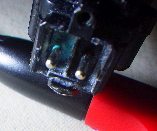 分解後の写真だが、この緑青っぽい色が一抹の不安を...