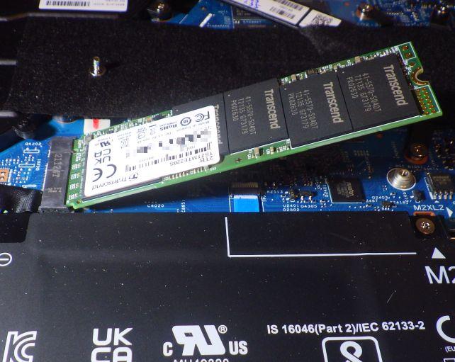 セットする前のM.2 SSD 2280に...