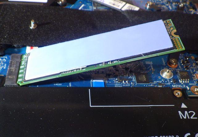 こんな感じでブリッジチップ側に挟み込んだ...が両面実装の裏面が少々心配