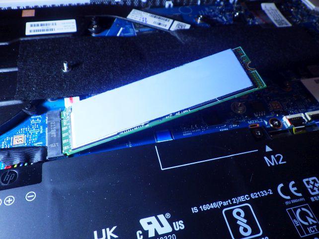 新しいシリコンパッドを装着