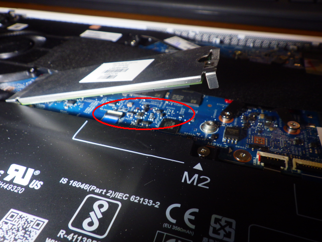 ここら辺のパーツの熱的クリアランスと....