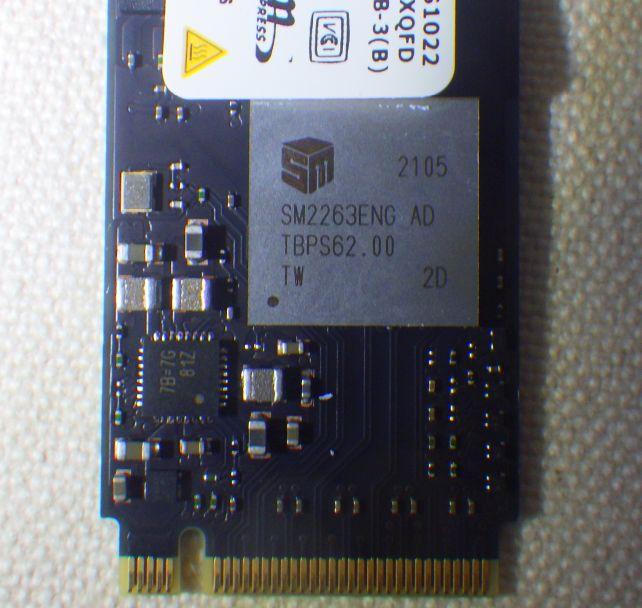 オリジナルSSDのコントローラーが、本品より下位のものというのが熱的にキビシイか...