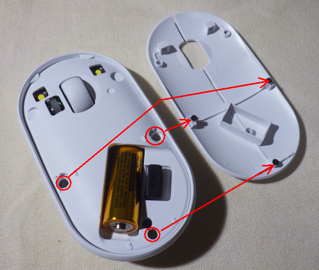 この三カ所(○)のマグネットとトップカバーのネジが磁石でくっつく