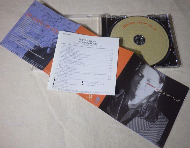 今となっては貴重な「正規国内盤」。なので12曲目が入っている。