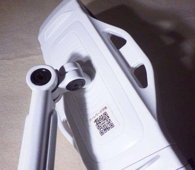 このホルダー裏がボールクランプだったら劇的に微調整幅が広がったんだけれど