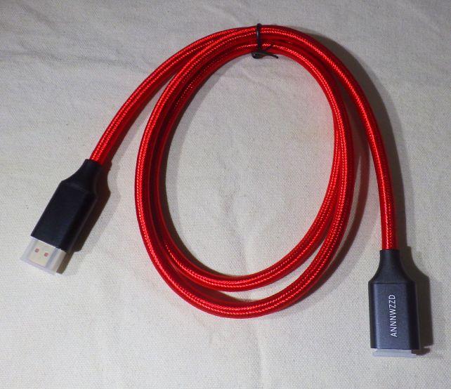 ケーブルは、けっこうゴツい